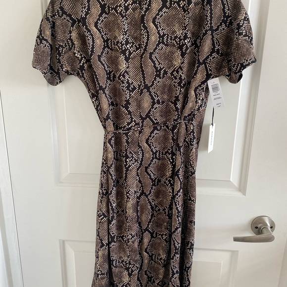 Babaton Wallace Wrap Dress Aritzia NWT - Picture 4 of 5